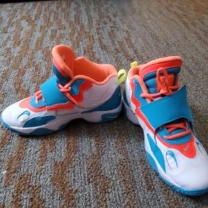 BRAND NEW NIKE SHOES